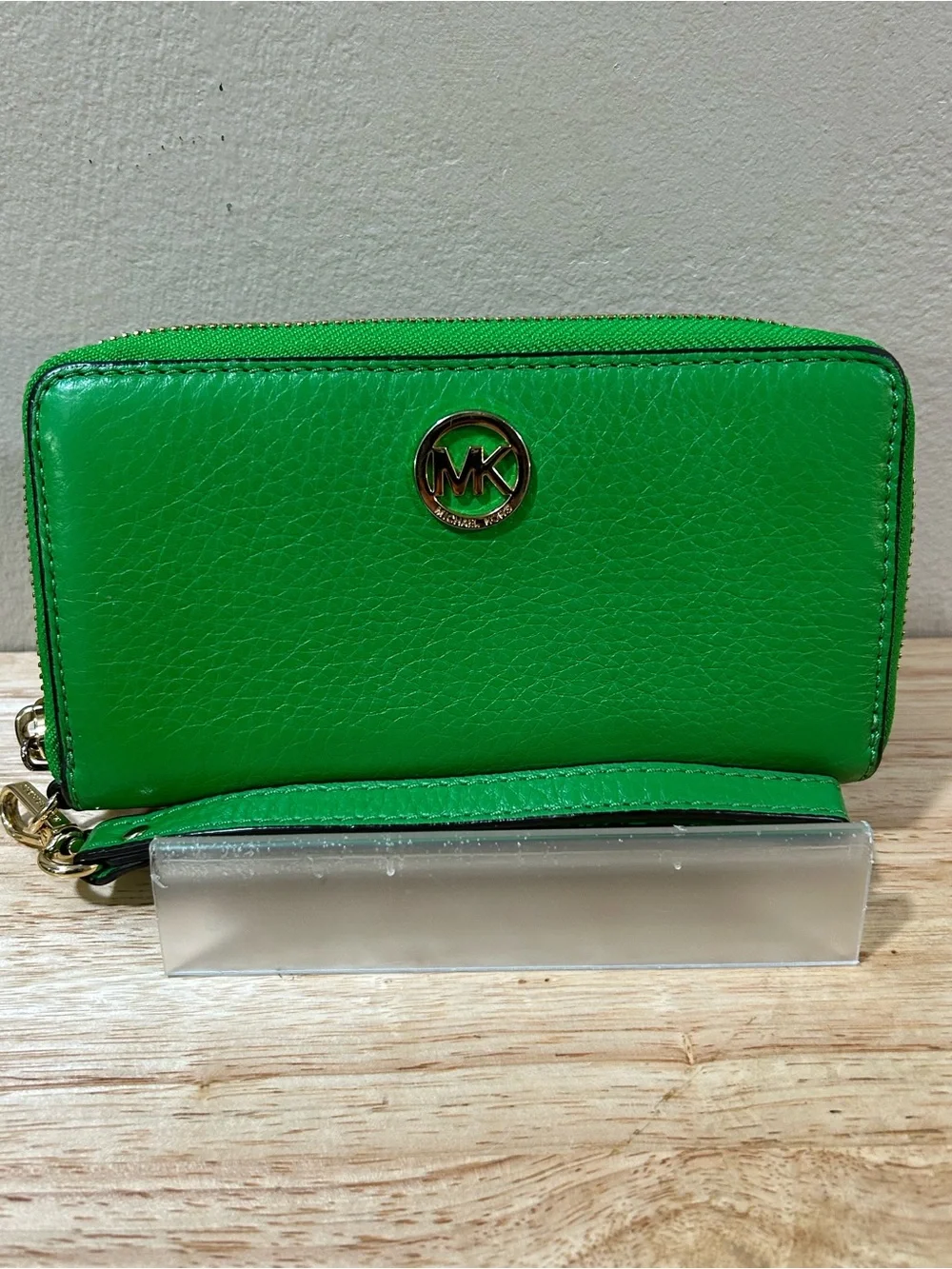 Michael Kors gold pet